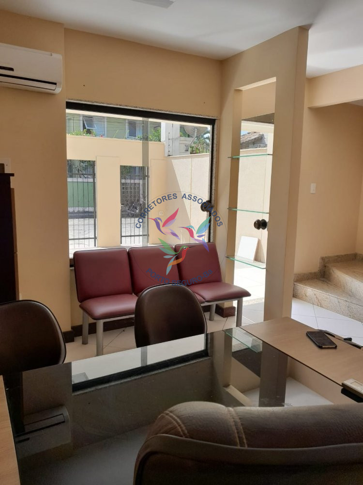 Sala comercial para alugar  no Centro - Porto Seguro, BA. Imóveis